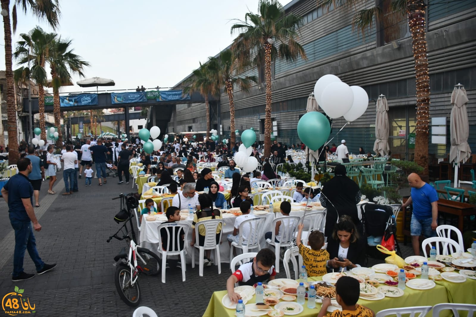 فيديو: مئات الأطفال وذويهم يشاركون في الافطار الجماعي السنوي بميناء يافا